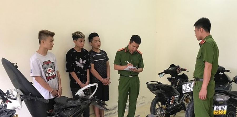 Ninh Bình: Nhóm thanh niên dàn cảnh trộm xe máy, qua mặt bảo vệ